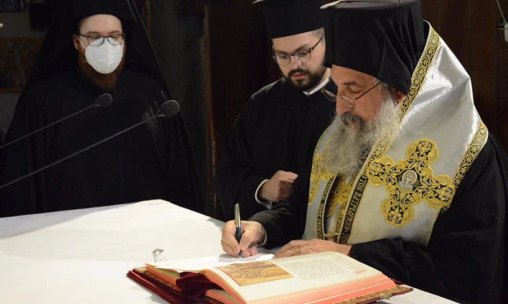 Αντιδρά ο Αρχιεπίσκοπος Κρήτης στις συνωμοσιολογίες για τις νέες ταυτότητες